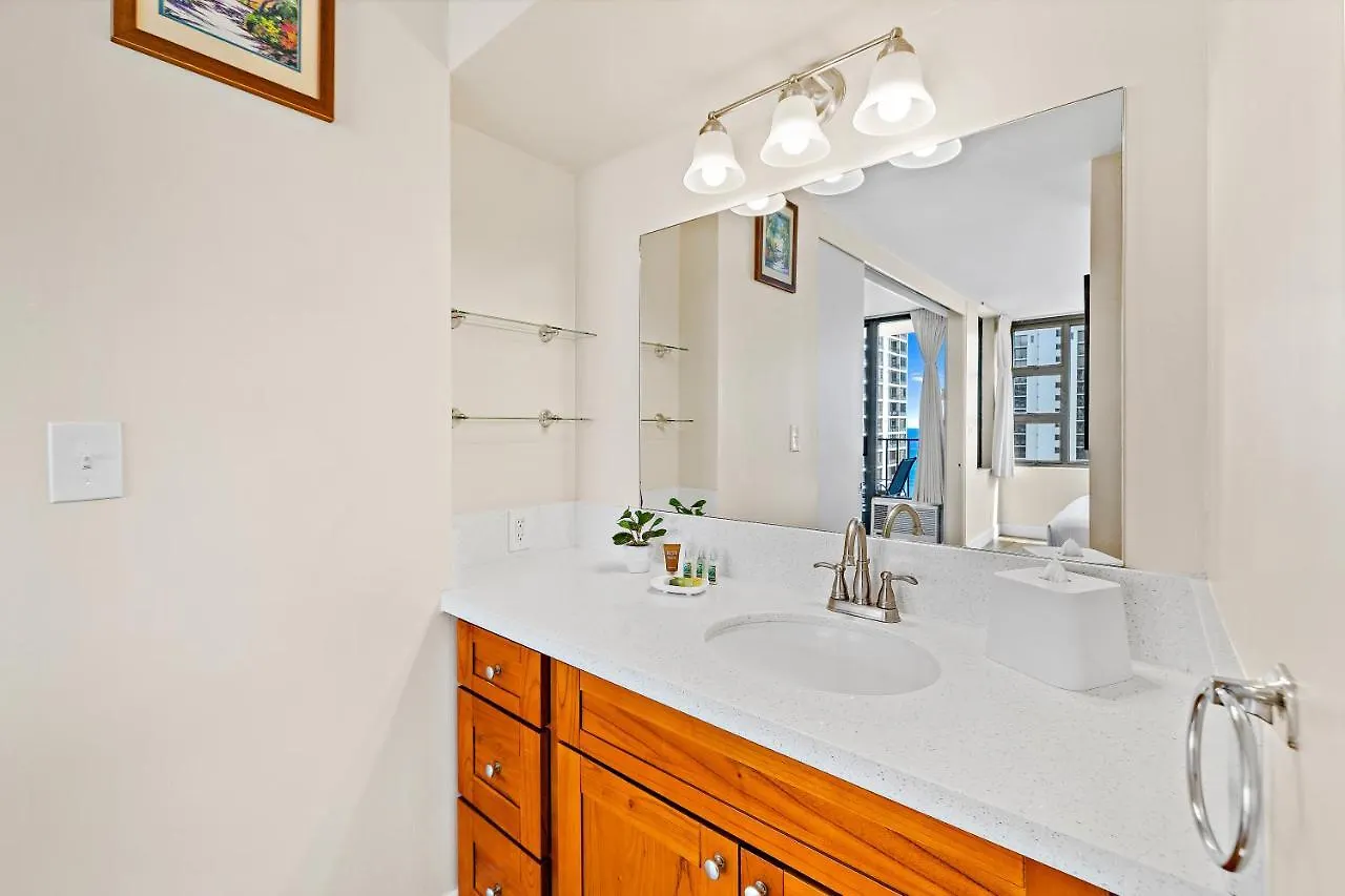 דירה הונולולו Waikiki Banyan 1Br With Great Ocean Views, Steps To Beach & Parking! ארצות הברית
