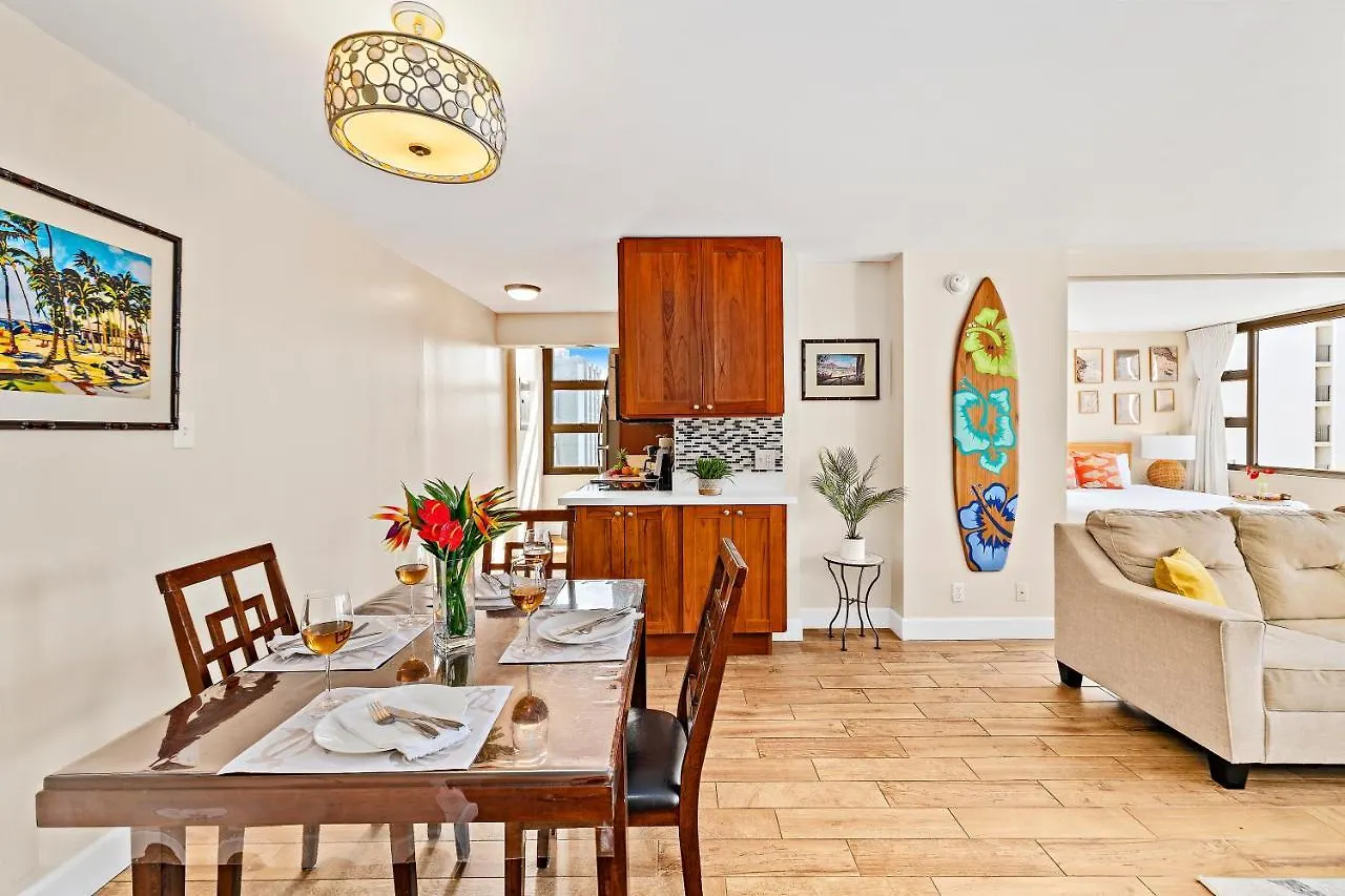 Apartment Waikiki Banyan 1Br With Great Ocean Views, Steps To Beach & Parking! Honolulu