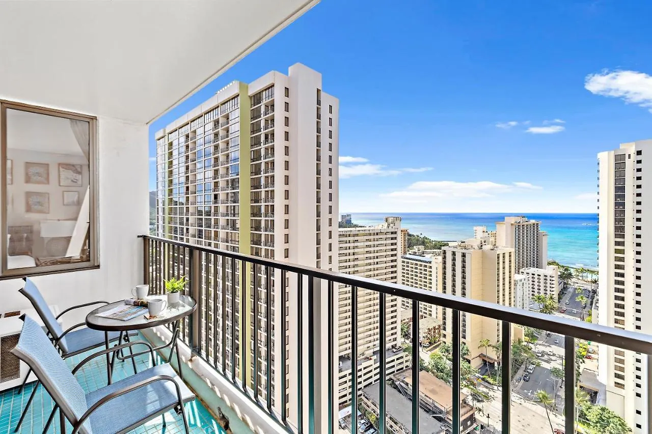 Waikiki Banyan 1Br With Great Ocean Views, Steps To Beach & Parking! Honolulu Apartment