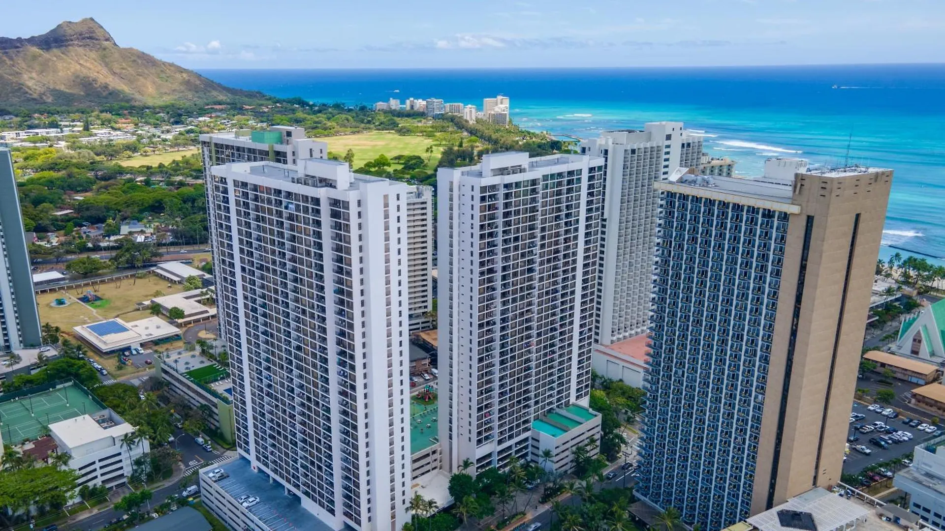 Waikiki Banyan 1Br With Great Ocean Views, Steps To Beach & Parking! Honolulu Apartment