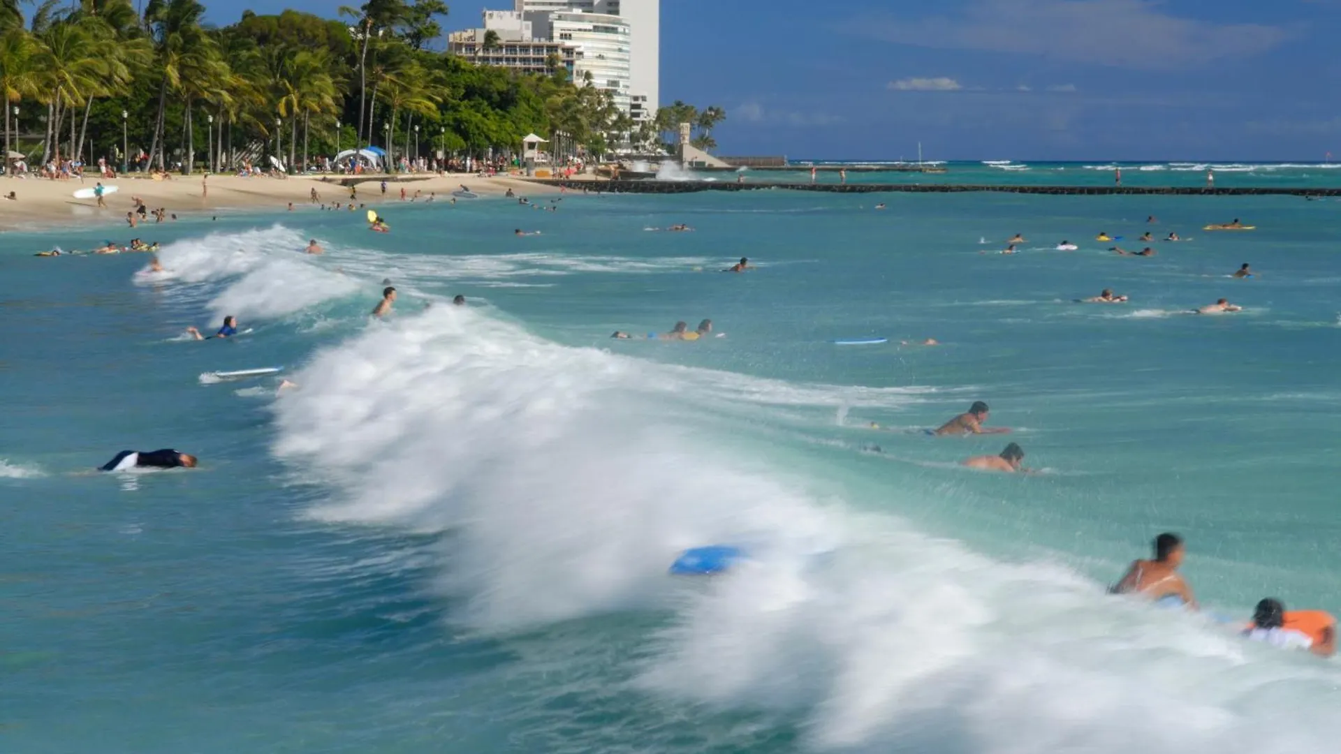 Waikiki Banyan 1Br With Great Ocean Views, Steps To Beach & Parking! Honolulu Apartment